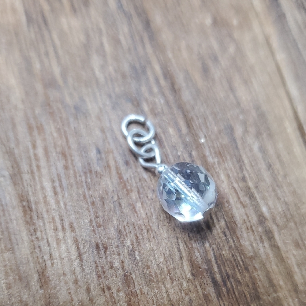 P277 Delicate And Dainty Clear Crystal Drop Pendant